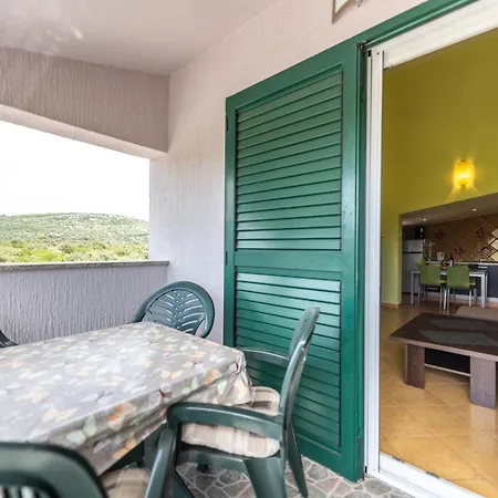 Apartament Karen Vinišće