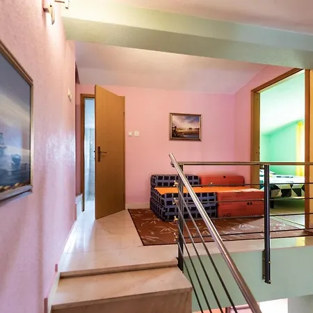 Karen Apartment Vinisce